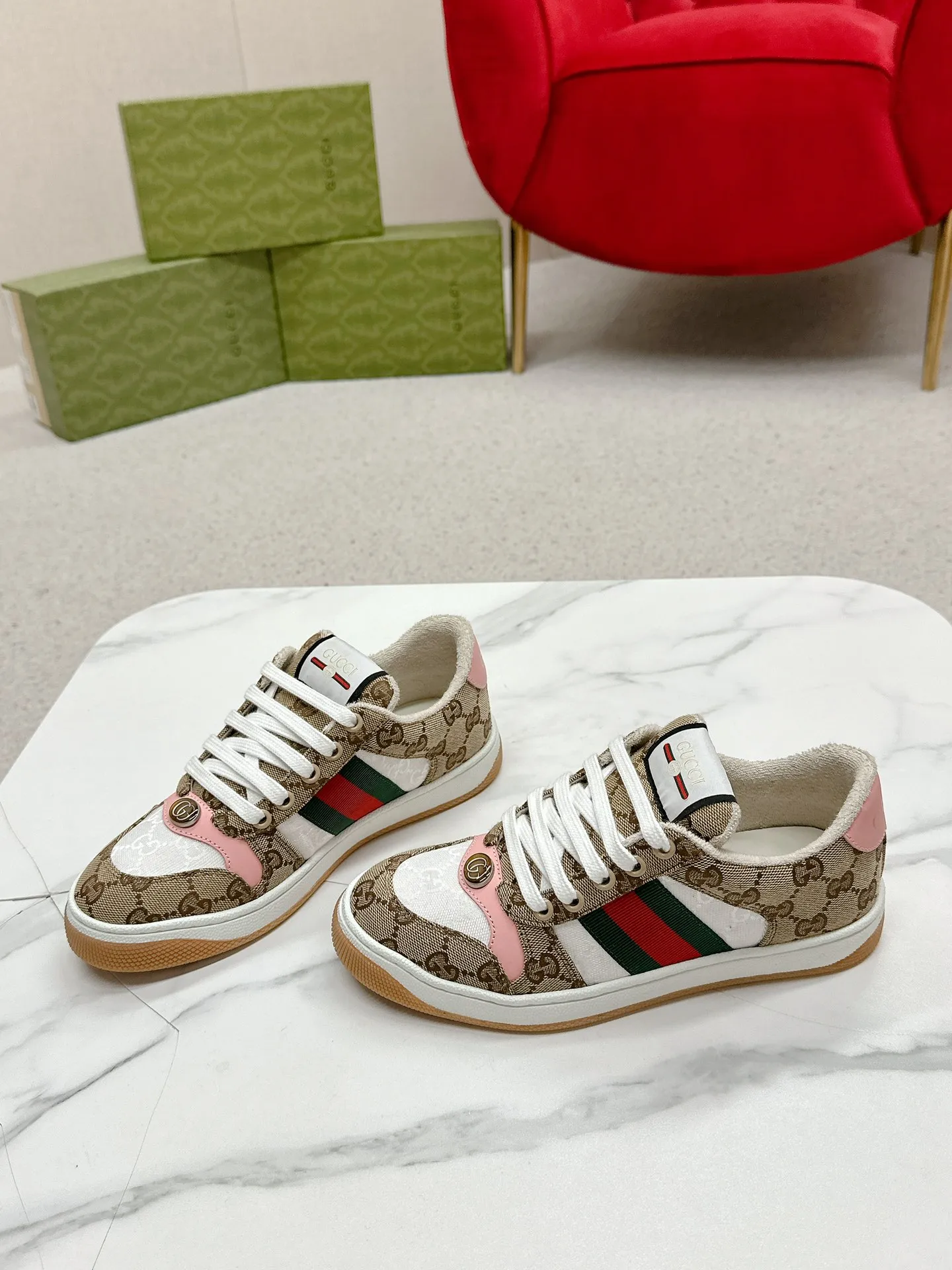 👟👟Ex-factory price 560👟👟 Men’s size +10 Gucci——purchased version GG series distressed dirty shoes-hot style is coming! 9 times out of 10 sales, you will definitely get the money. Ready stock! Spot goods! Spot goods! New colors added - the ultimate version on the market! Purchase the original version and develop it... fabric, material, outsole, and details can be compared at will! Open-mold Swarovski one-to-one replica rhinestone chain...Metal cherry pendant...Metal double G crystal cylindrical mark...Gucci original customized narrow webbing...Super flash series - flash diamond chain. The cherry decoration is detachable and can be changed into two to match with each other to show your personality. Exclusive color-brushed cowhide fabric. Hand-made distressed is very textured and has a sense of luxury! The details of the workmanship can be seen in the drawings, and no line is missed. The original terry cloth is delicate, soft and more comfortable and breathable. The privately stamped two-color original TPU outsole (lower layer is wider, upper layer is narrower). Matching packaging⭐️ Size: Female 35-40 Male 39-44 (Female 41 Male 45 customized)